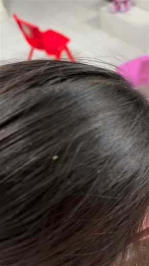 Glitter dorado Sofi Colors ✨ perfecto para tu brillo navideño 🎄💛” Acompaña tus outfits con nuestros geles para cabello y cuerpo Sofi Colors, ¿ya tienes el tuyo ? 📍Disponible en nuestros puntos de venta y distribuidores 📱Pide el tuyo 8111869294 🚚Envíos locales y Nacionales Nos ubicamos en Mty, NL🗻 #soficolors #glitter #girls #fabulous | Sofi Colors