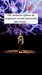 Charlotte Labee on Instagram: "Wauw, deze woorden van @sofie.oasis tijdens de Inspiratie avond Brain Balance in het Onderwijs kwamen even flink binnen… Tranen in mijn ogen en kippenvel, bij iedereen in de zaal. Want dit gevoel dat zij zo pakkend omschrijft is juist hoe zoveel jongeren zich tegenwoordig voelen. Onbegrepen, verloren, zoekende, vermoeid, eenzaam, verlangen naar stilte… Dat is niet gek. De wereld waarin jongeren nu opgroeien is niet niks. Technologie heeft het leven in een razendsne