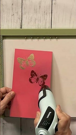 Embossing powders never fail to amaze me. Serious WOW factor! #diy #wow #cardmaking