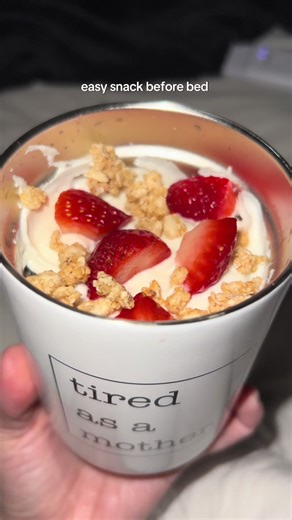 homemade yogurt parfait tonight greek yogurt, granola, fruit & honey come eat 🧂 #easysnack #realfood #momlife