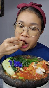 7.7M views · 162K reactions | Mukbang sederhana rebusan genjer, sintrong, timun dan pete full video #mukbang #lalapan | Gusti Ayu Trihandayani | Facebook
