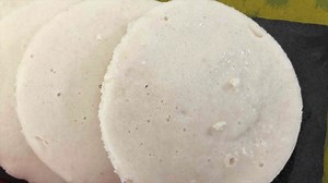 Thatte idli is a famous idli in Karnataka. It is specially made in Bidadi village which is specially made and there are many dhabas on Bangalore mysore highway which serve amazing That idli with aloo sagoo. That idli varies in shape from normal idli as it is made in different mould. For written recipe please click link below: https://youtu.be/Sv6rOxz4zpk Thatte idli stand https://www.amazon.in/JK-home-appliance-Stainless-Dhokla/dp/B07MCDK3SL/ref=sr_1_4?crid=1TLMJ9OIKRNM5&keywords=thatte idli pla