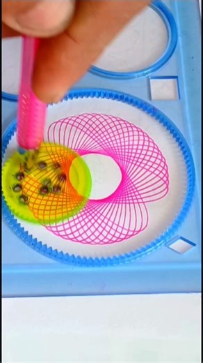 Spirograph spinning game that is enjoyable... #spirograph