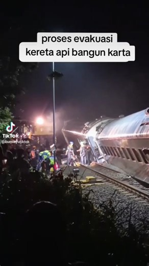 HORMAT PADA PETUGAS KAI, INI PROSES EVAKUASI KERETA API BANGUNKARTA #ptkai #bangunkarta #keretaapi