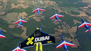 Click here http://bit.ly/2frrXMV to watch the full video of the unprecedented formation flight performed by Jetman #YvesRossy, Vince Reffet, Fred Fugen & Patrouille de France! 🚀🇫🇷 #AlphaJetman by AIRBORNE FILMS with Armée de l'air & the #JetmanTeam. | Jetman