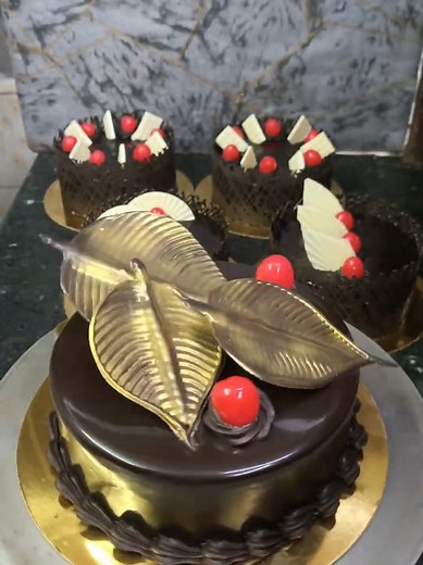 Easy Decoration Ideas for Unique Chocolate Cakes
