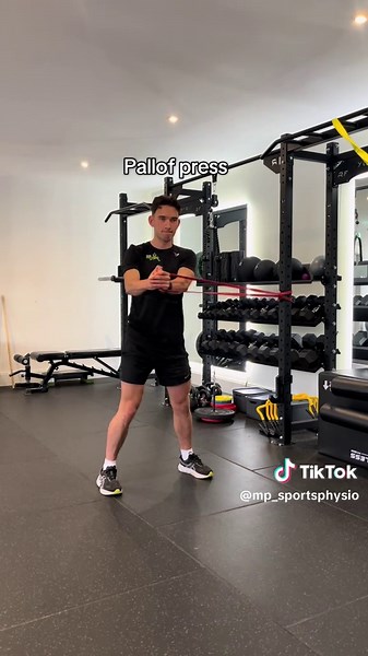 🏃‍♂️ 💪 RUNNERS CORE STRENGTH 💪🏃‍♀️ 🔑 Core strength is key for runners! The core muscles will work to stabilise the pelvis and spine, reducing unnecessary movement and energy loss during running. A more stable trunk means the limbs can move more efficiently! 🗓️ A well structured core programme can be completed 2-3 times per week, focusing on 1. Stability 2. Flexion 3. Extension 4. Rotation 📚 Some of the evidence based benefits of a strong core for runners include: 🏃‍♂️ Improved running ec