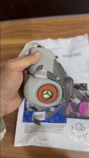 3M Half Face Mask with 2pcs Filters.