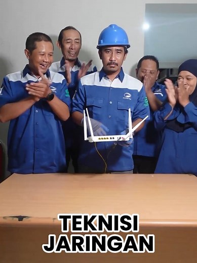 Teknisi Jaringan: Tangan Ajaib dan Fiber Optik