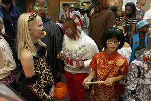 Eat a Bug Family Arts Day at AMSET