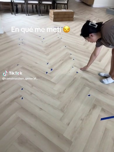 Reparación difícil de piso de vinil: por qué evitarlo