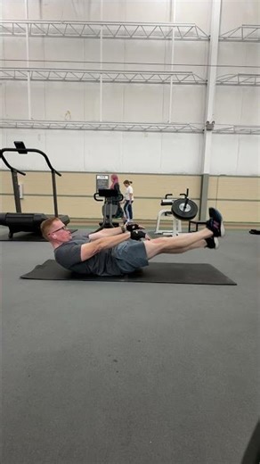 Hollow body flutter kick