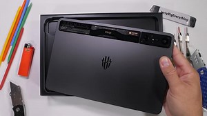 Famous tech blogger bends RedMagic Nova: the tablet passes crash test