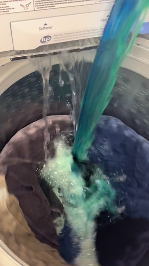 What kind of exercise do lazy people do? Diddly-squats. 😶 #laundrytok #laundryoverloaded #laundryoverload #laundrytok🧺 #laundrydetergent #laundry #soap #detergent #overload