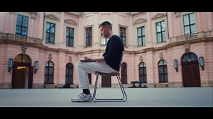 180K views · 1K reactions | What does the future of art look like? As artist Simon Denny sees it, the rise of the internet could radically alter the art world as we know it... for better or for worse. To watch more of “The Future of Art” series, visit: bit.ly/32hYfni | Artsy | Facebook