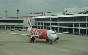 亚洲航空FD3030降落廊曼机场21L