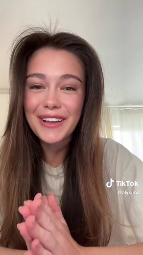 Embracing Small Chested Beauty: A Message of Self-Love