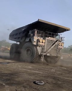 5.3K views · 19 reactions | CAT 793D and some action  #EandCmedia #Pilebuck #miningtruck #dumpers #caterpillar | Equipment & Contracting | Facebook