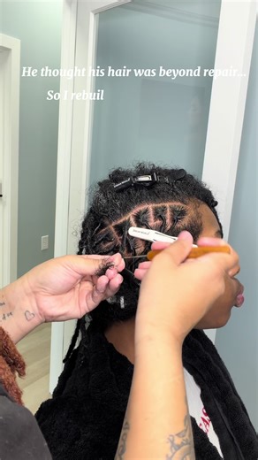 Loc Reconstruction Instant Loc Method 🫰🏽 My client came in needing some reconstruction on his locs. A few areas needed to be rebuilt, while others were still healthy enough to keep and maintain. For the areas that needed new locs, I installed starter locs using the crochet needle method (instant loc technique) and then retwisted the locs he already had to blend everything together. He also wanted to keep his haircut clean, so we were careful not to take too much from the sides, allowing his lo