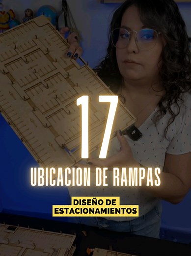 Rampas en estacionamientos parte 1 🚗↕️ | Clase 17 Diseño de Estacionamientos En esta clase empezamos con uno de los temas clave en los estacionamientos a niveles: las rampas. Aquí hablamos de cómo definir correctamente la circulación y por qué es tan importante hacer que las rampas coincidan con los ejes estructurales, para que puedan descansar sobre una trabe y funcionen bien desde el anteproyecto 🏗️📐. En los siguientes videos entraremos con más detalle al cálculo de pendientes y longitudes,