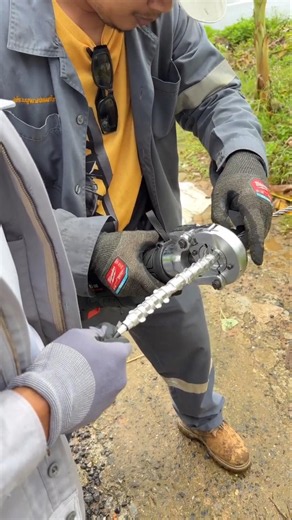 ⚡ How Utility Workers Make Safe Cable Joints! #Lineman #UtilityWork #PowerLines #construction #usa