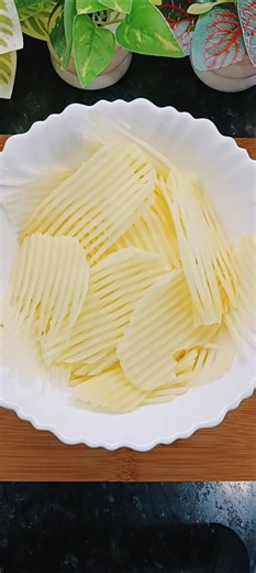 Crispy Potato Chips | Homemade Chips Recipe #ytshorts #viral