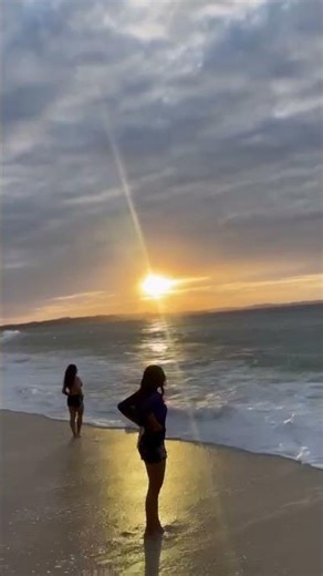 My sunset models 🌅🧡 l love tue roaring ocean waves #shortfeed