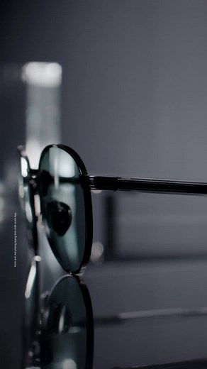 Mỏng, nét không cần soi xét! 🕶️ Thế hệ Galaxy S mỏng nhất từ trước đến nay, tái định nghĩa chuẩn mực cao cấp. Beyond slim. #GalaxyS25 Edge #GalaxyAI Khám phá đỉnh cao công nghệ và thiết kế tại bio (@samsungvietnam) #Samsung