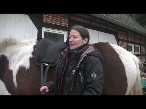 Pferde-Kraft presents treeless saddles: Barefoot Ride On Pad Physio Support