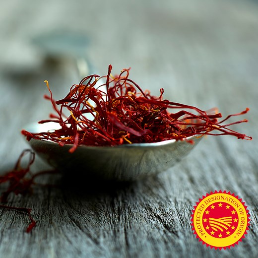 Krokos Kozanis PDO (Greek saffron) is famous for its vibrant colour & depth of flavour, owing to thousands of years of know-how 🏛️🌺 Today its traditional production in its unique geographical area is protected under the #EUQuality scheme 🇬🇷 Learn more ⬇️ | EU Food & Farming