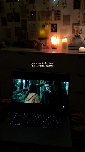 Hoa hoa hoa season loading 🌲🌧️ #twilight #twilightsaga #bellaswan #edwardcullen #twilightfans