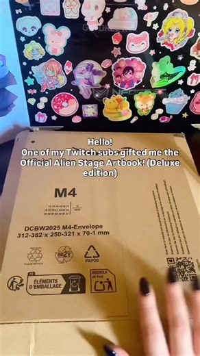 I got gifted the official Alien Stage Artbook 🥹🩷 #alienstage #alnst #thronegifts