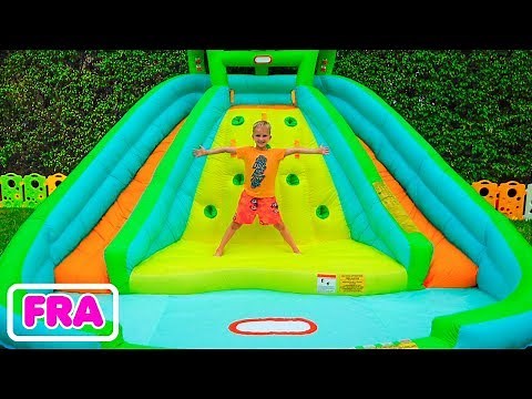 Vlad et Nikita s’amusent avec des jeux gonflables