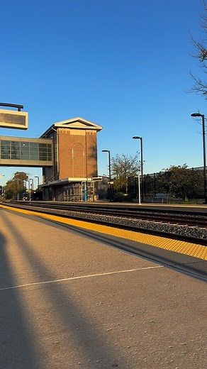 Amtrak’s Wolverine arrives in Dearborn, Michigan with “charger” #4604 in the lead of the new “Amtrak Midwest” Venture coaches. 🚂: Siemens | 2017 📸: October | 2025 🚂: #amtrak #amtraktrain #amtrakmidwest #michigan #siemens #locomotive #trains #trainstation #trainride #railroad #railway #railways_of_america #railfan #railfannation #trainspotter #trainspotting #railwayphotography #travel #explore #america #transportation #transit #publictransit | TrainChasers