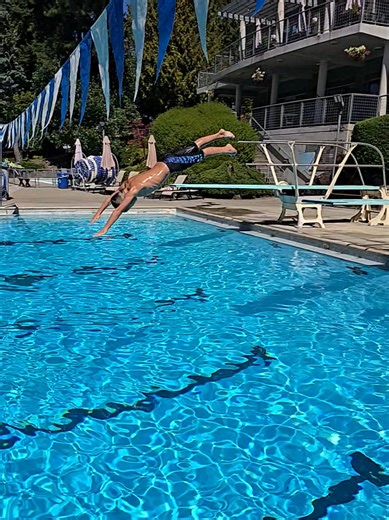 🏊‍♂️This is what discipline looks like at 9 years old 😳 #swimming #viralvideo #discipline #future #swimmerlife