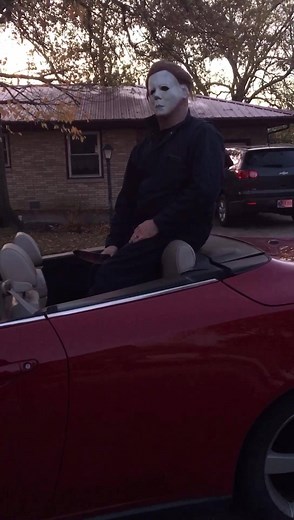 Michael Myers makes his final rounds for Halloween!!!! He thinks he’s the freakin Halloween Prom King🙄🤦‍♀️🎃🔪 | Michael Myers of Decatur