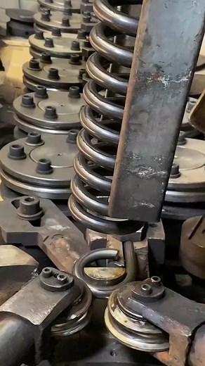 Metalworking Process: Clamping and Manipulating Springs