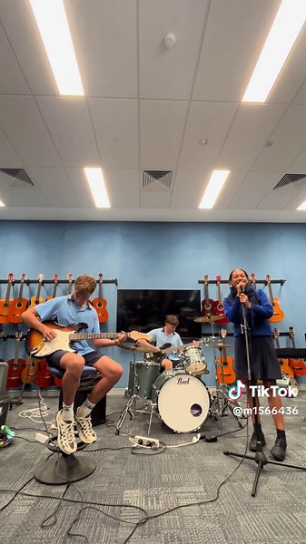 Rein Me In - Olivia Dean Cover Performance