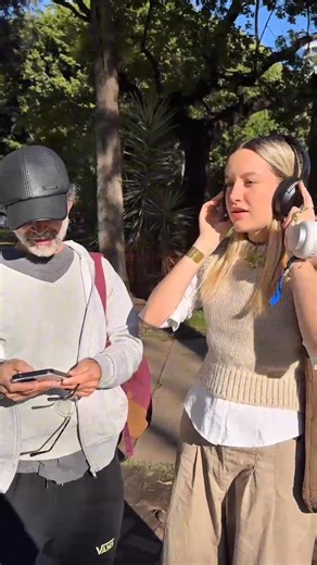 61K views · 432 reactions | Armando la playlist perfecta con recomendaciones de la calle  La regla: 1 persona = 1 tema = 1 calificación Plot twist: el 80% fueron JOYITAS desconocidas  Comentá tu recomendación + por qué deberíamos escucharla  #PlaylistColectiva #StreetMusic #RatingMusical #MúsicaDeLaGente #HistoriasDeCanciones #StreetInterview #MúsicaQueConecta" #HiFi #Musica #WirelessEmotion #ThonetAndVander | Thonet & Vander | Facebook