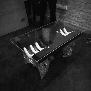 CRAWLA - The Walking Table