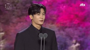 Park Shin Hye at Baeksang Arts Awards #ParkShinHye: It’s been a while for me to be with PHS in a award show, it’s make me feels happy. #ParkHyunShik: Me too. Tbh, right now we’re working in JTBC drama “Doctor Slump” and meeting again after 10 years of “The Heirs”. Back then you win a Popularity Award right?” Park Shin Hye : How come you remember that? Yes, I did. Even after 10 years it to be able remember it the actor and staff it will be nice. #ParkShinHye #박신혜 #ParkHyungSik #JTBC #jtbcdrama #k