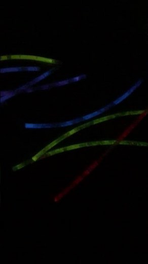 Experiment what's inside in glow sticks #imalidotcom it's really amazing