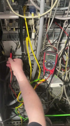 How to measure capacitor in electrical cabinet