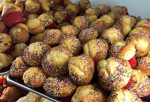 Houston Bakery reopens its doors serving up fresh sweet bread to the delight of its customers