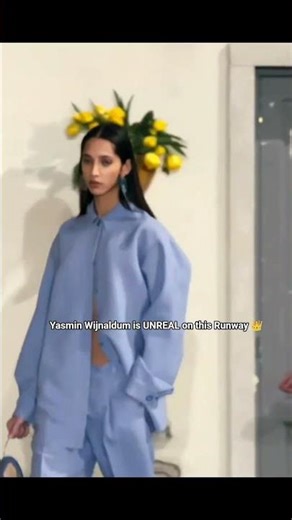 How to Walk Like a Supermodel ✨ Yasmin Wijnaldum for #jacquemus fw19 #yasminwijnaldum