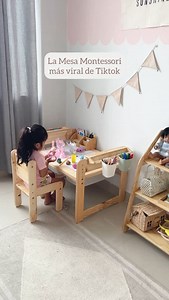 Es la mesa favorita, porque crece con tu peque y lo acompaña muchos años, además incluye 2 accesorios de madera para colgar su arte y pones porta lápices 🌿 | Aserrín Perú