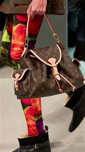 🎒 LV ODYSSEE BAG & more of LV BAGS FROM WOMEN'S FALL-WINTER 2025 FASHION SHOW