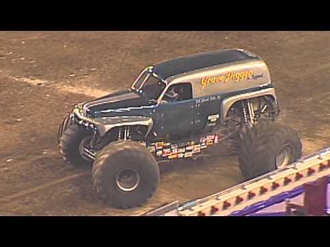 Monster Jam - Grave Digger the Legend Freestyle in Tampa - January 18, 2014