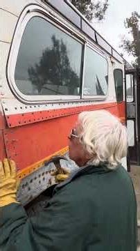 3226 More work on this classic bus