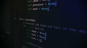 Codificando scripts complejos para crear un universo virtual de matriz cibernética. Codificando la visualización del mundo de la matriz cibernética digital usando una aplicación web. Codificar la ciberrealidad de matriz virtual en un programa.